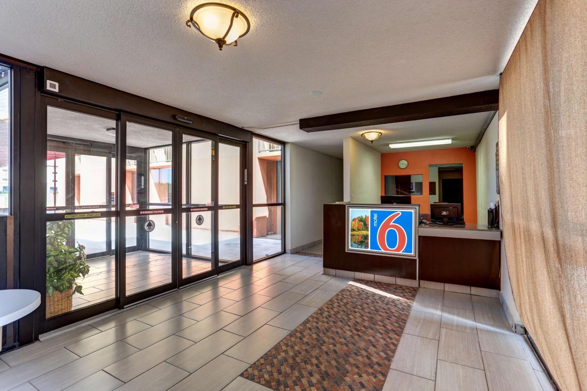 Motel 6 Jackson, Tn Exterior photo