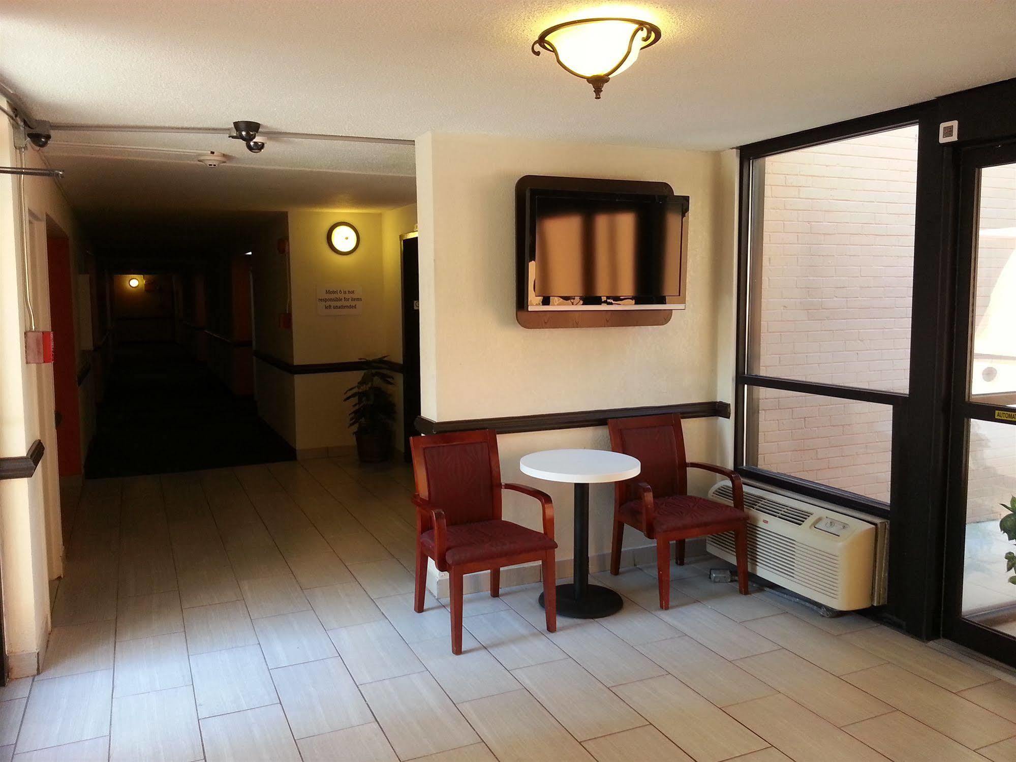Motel 6 Jackson, Tn Exterior photo