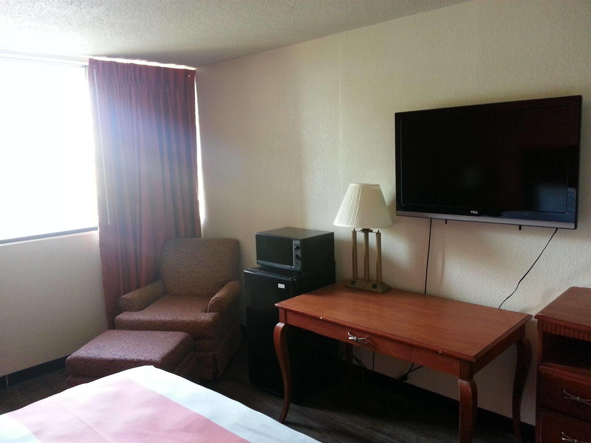 Motel 6 Jackson, Tn Exterior photo