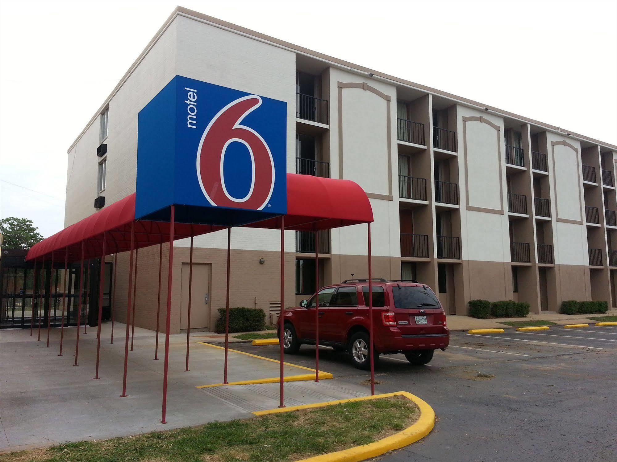 Motel 6 Jackson, Tn Exterior photo
